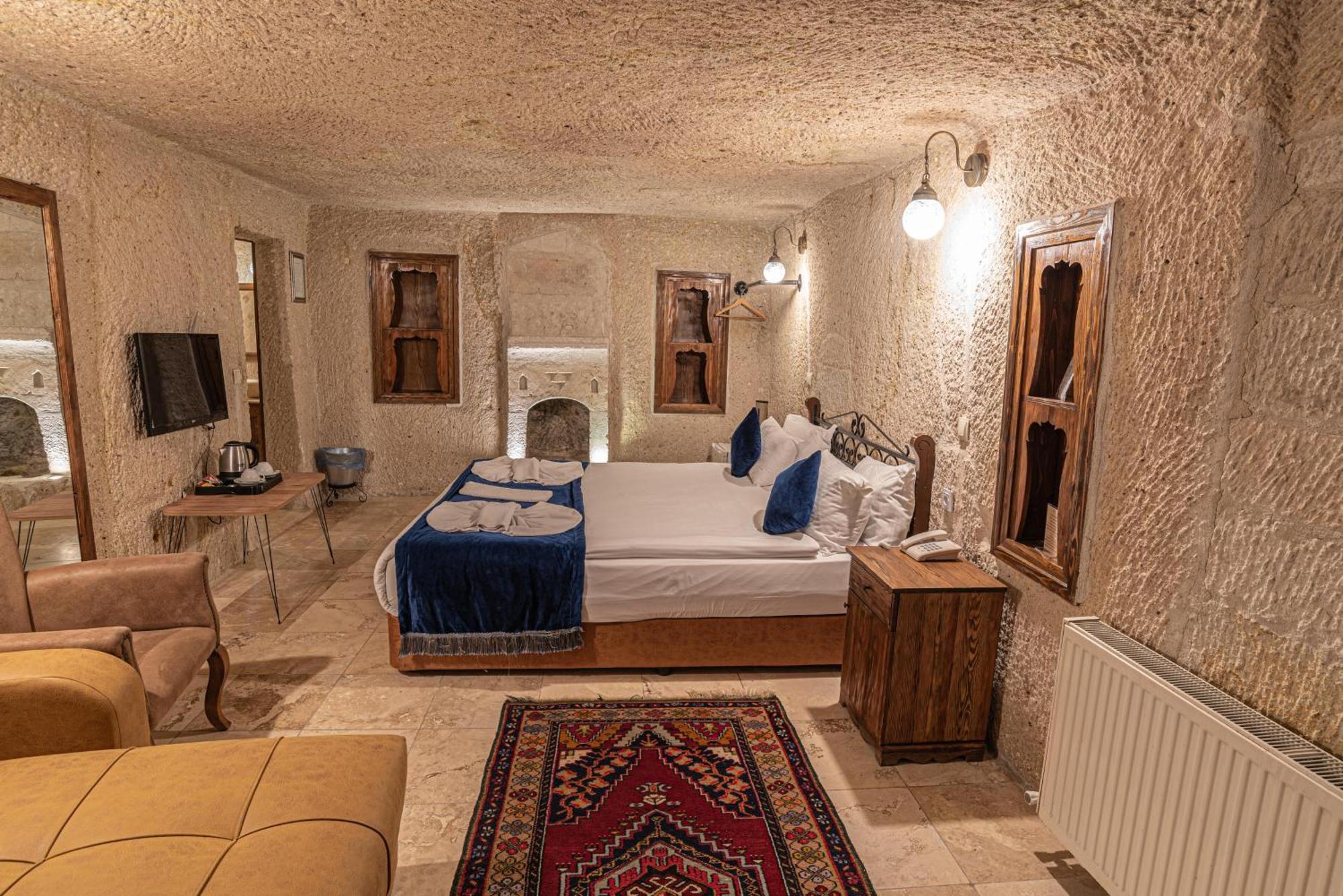 Elegance Cave & Restaurant