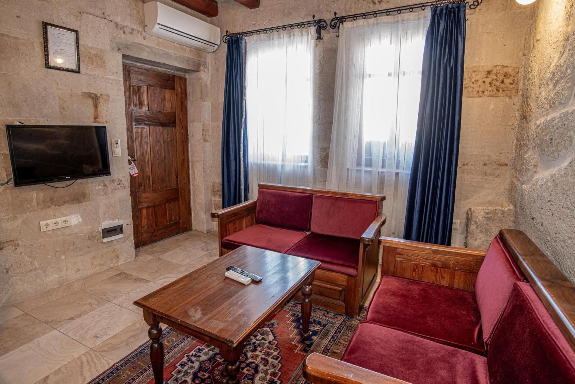 Elegance Cave & Restaurant Hotel