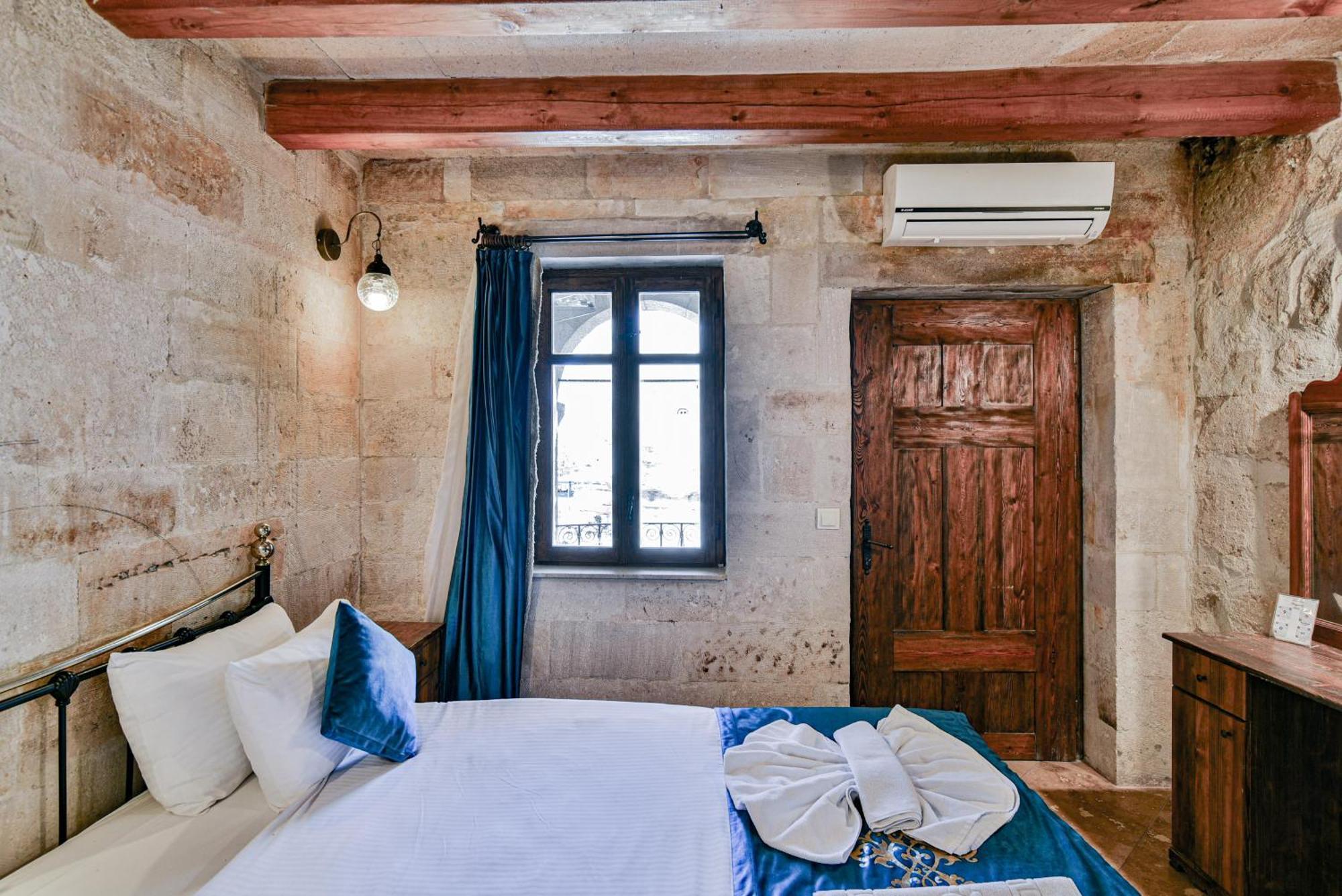 Elegance Cave & Restaurant Hotel 2*