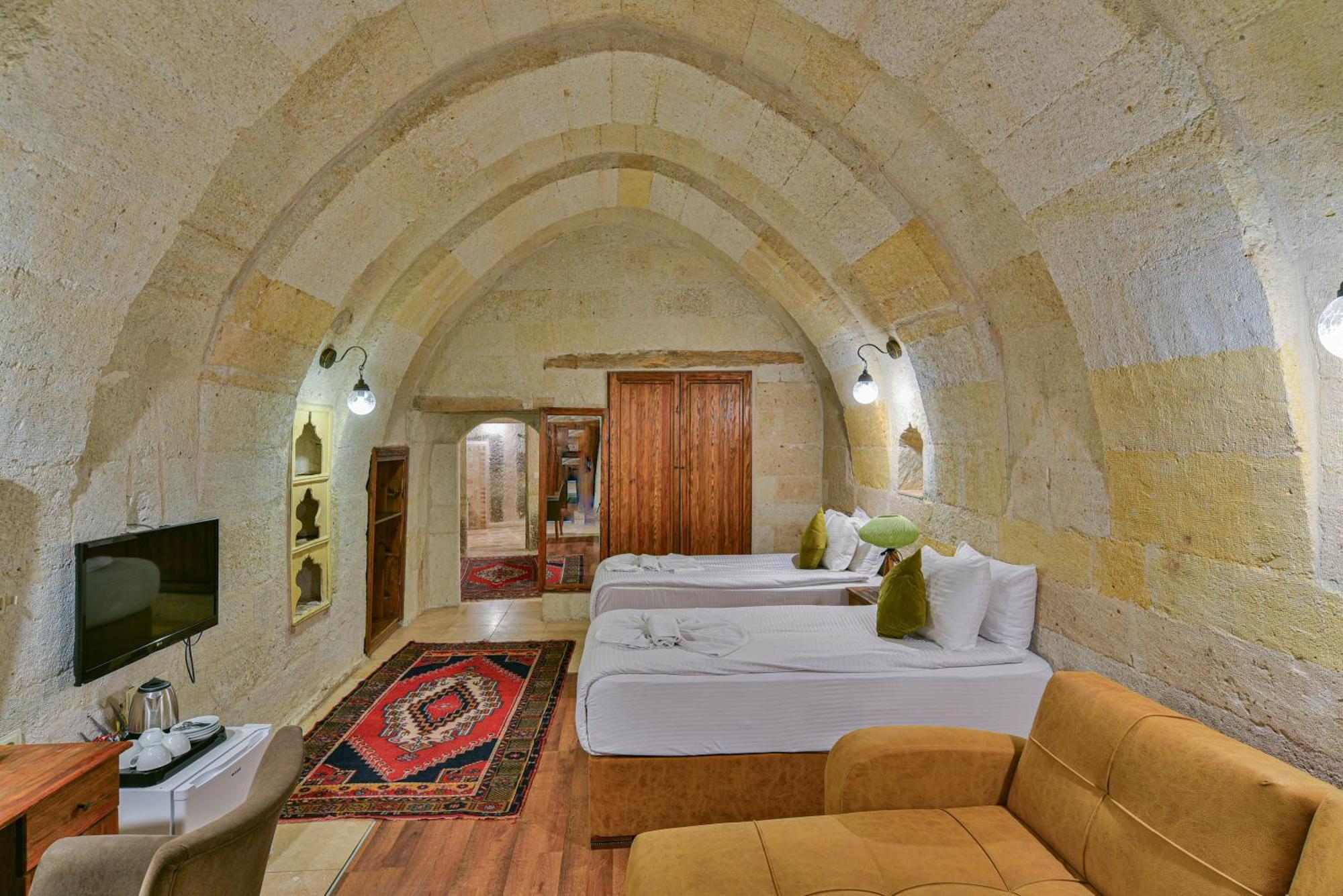 Hotel Elegance Cave & Restaurant 2*