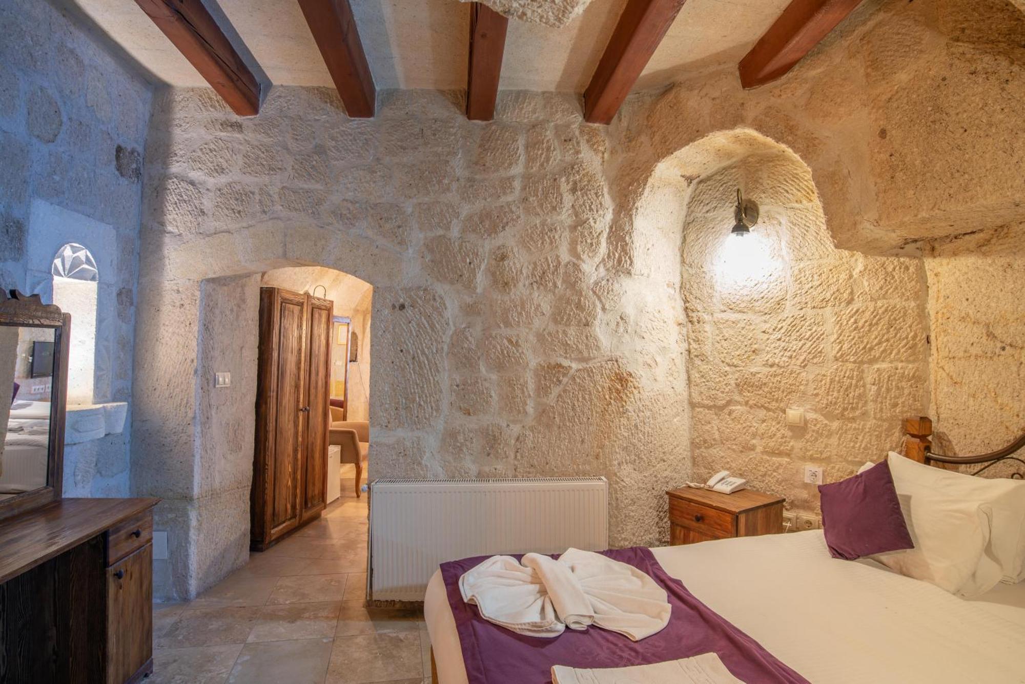 Hotel Elegance Cave & Restaurant