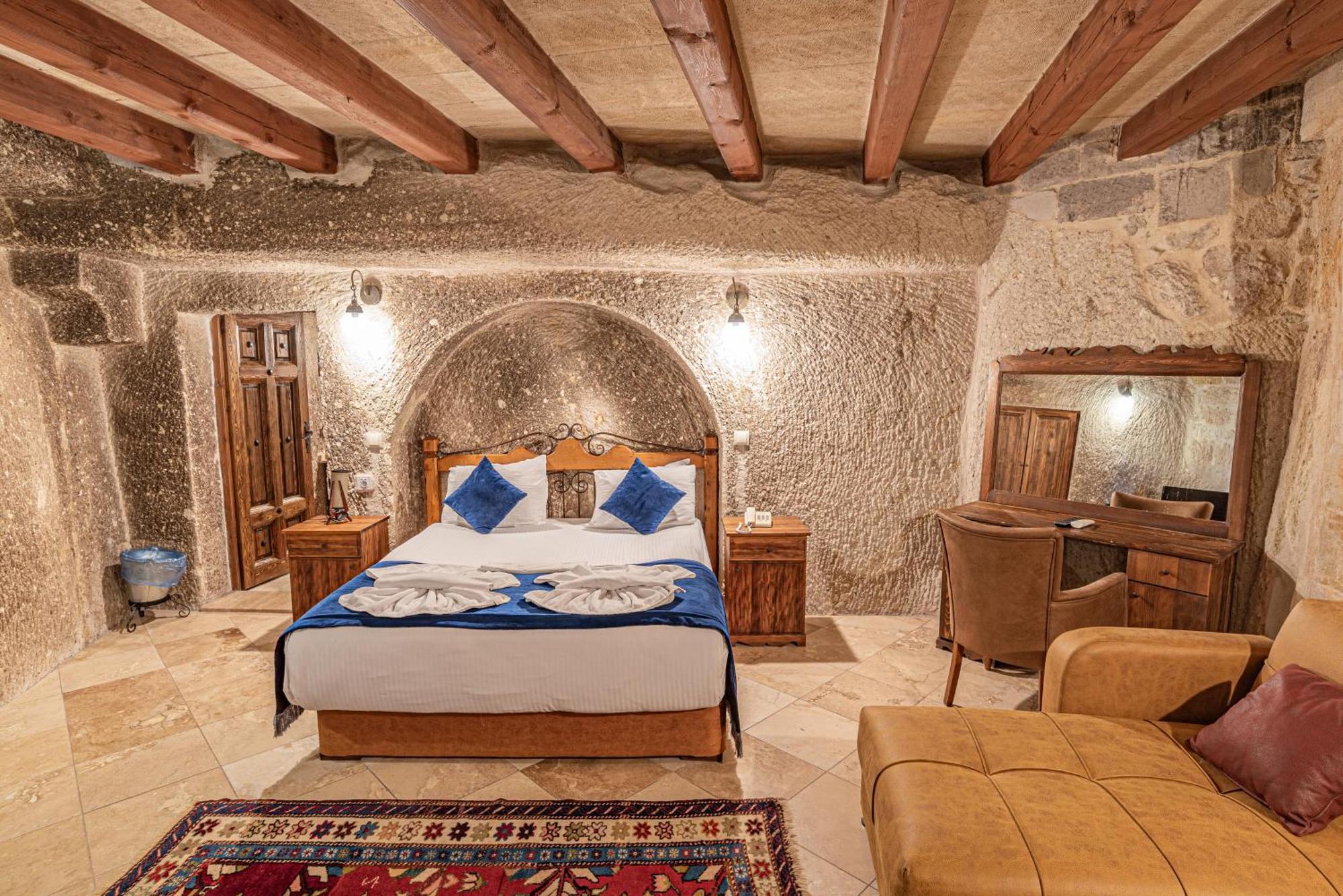 Elegance Cave & Restaurant Hotel 2*