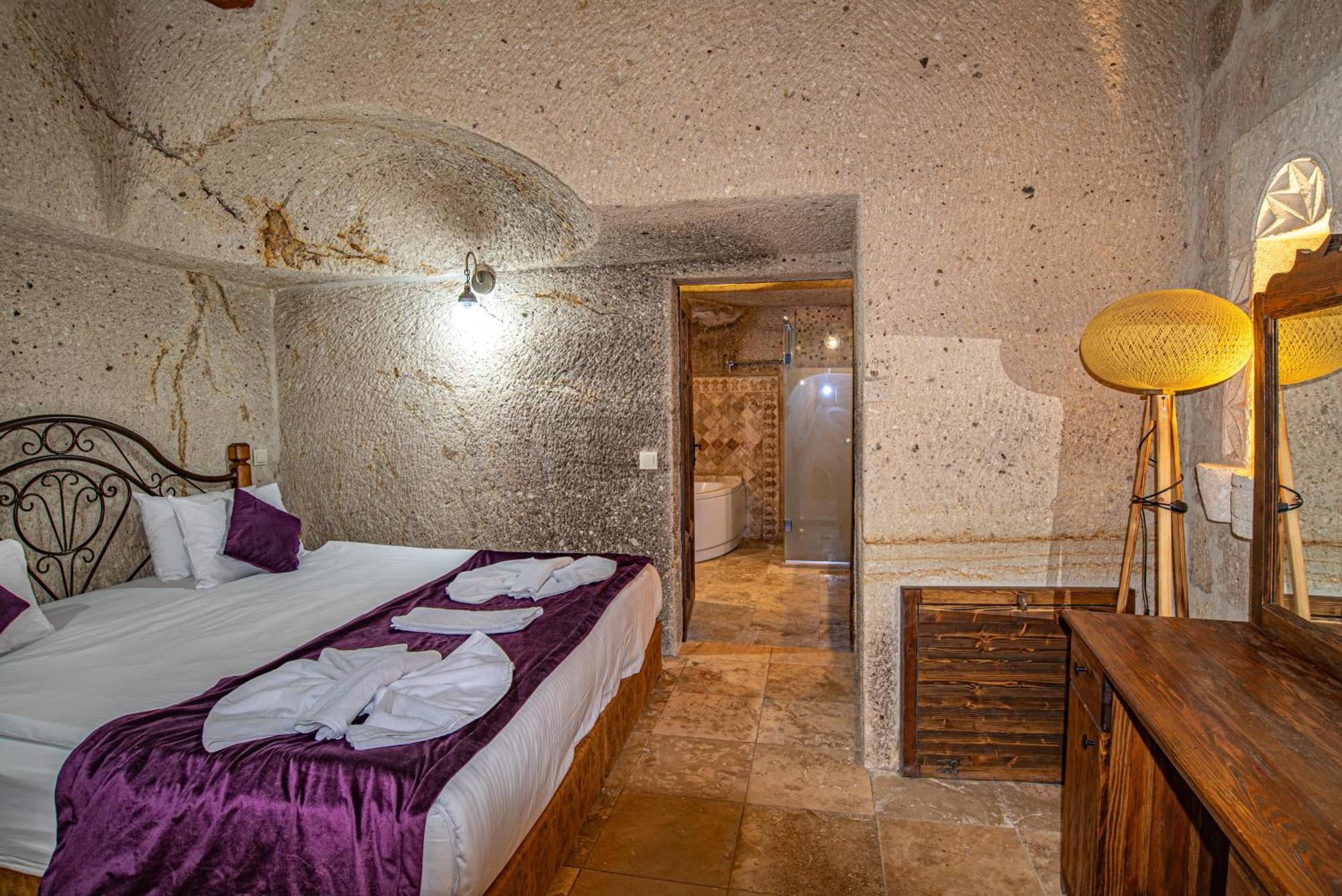 Elegance Cave & Restaurant Hotel 2*