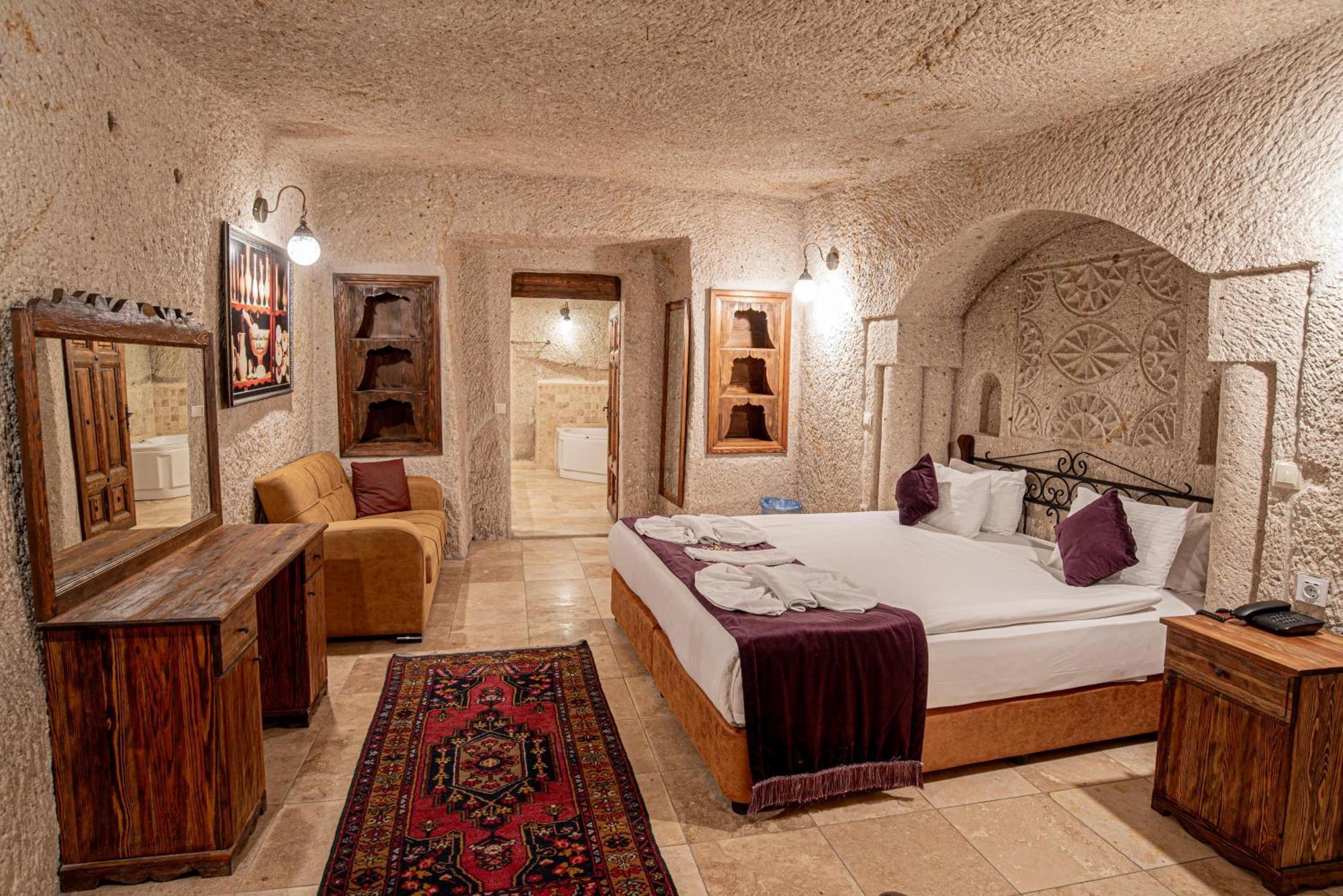 Elegance Cave & Restaurant 2*