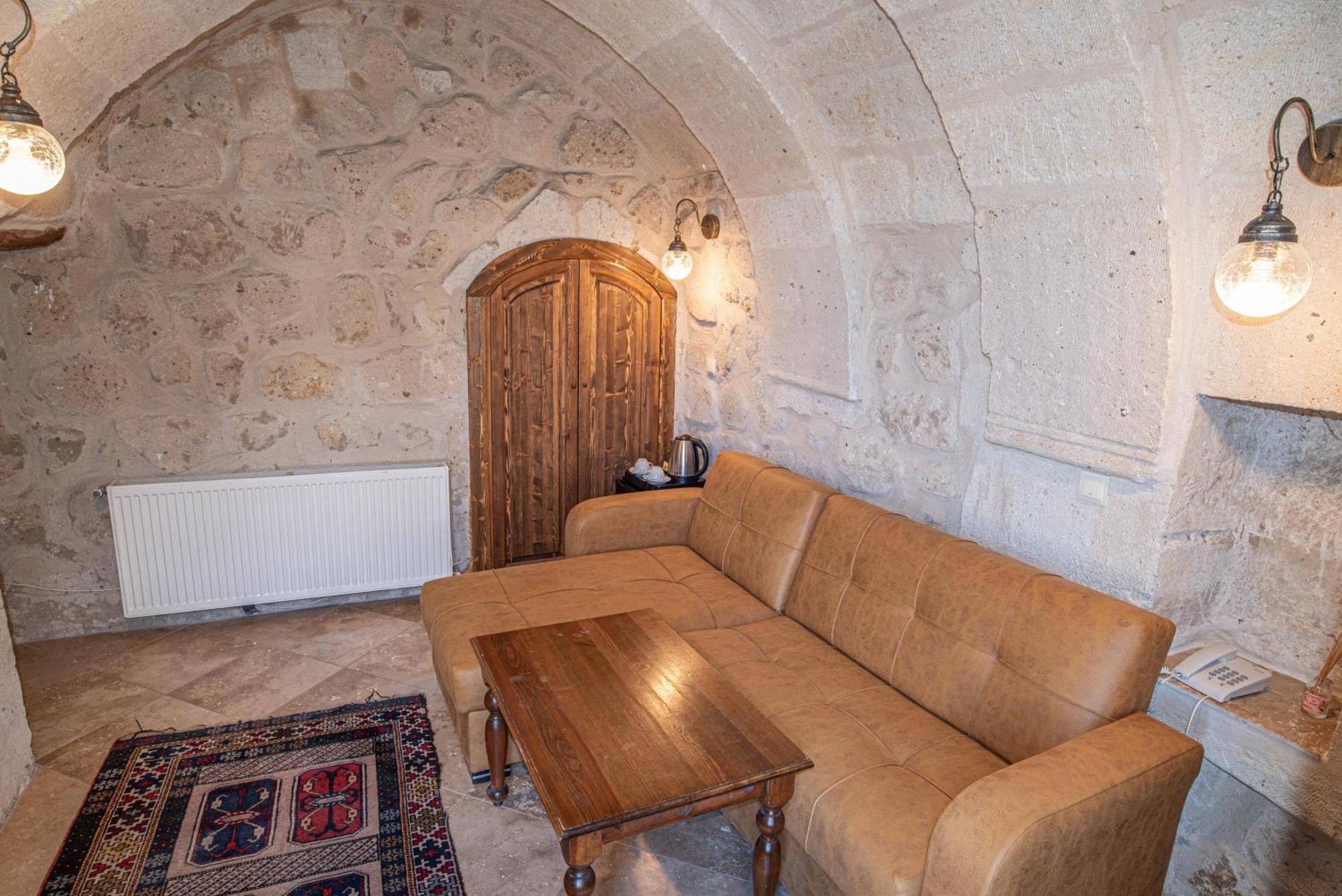 Elegance Cave & Restaurant