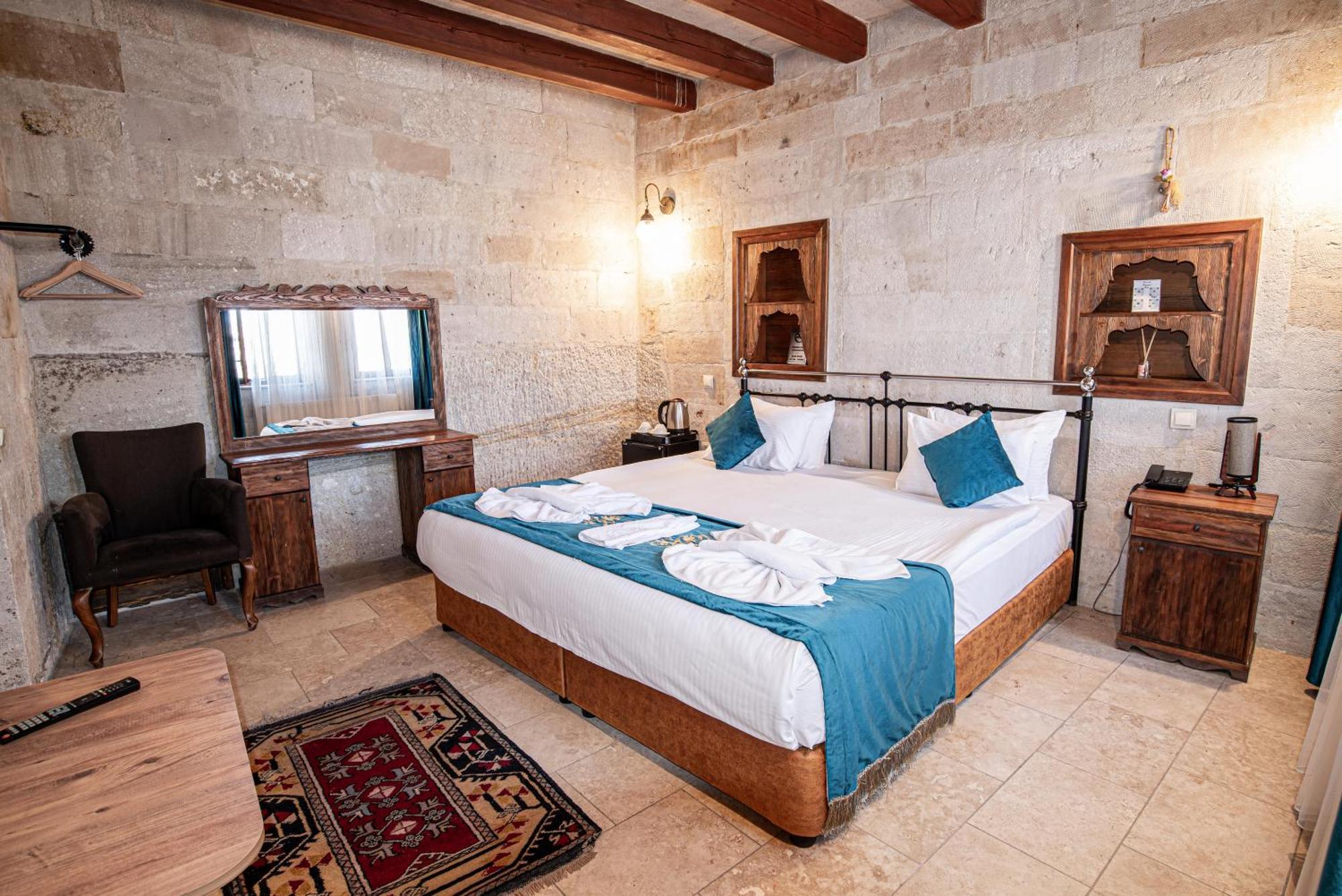 Elegance Cave & Restaurant Hotel