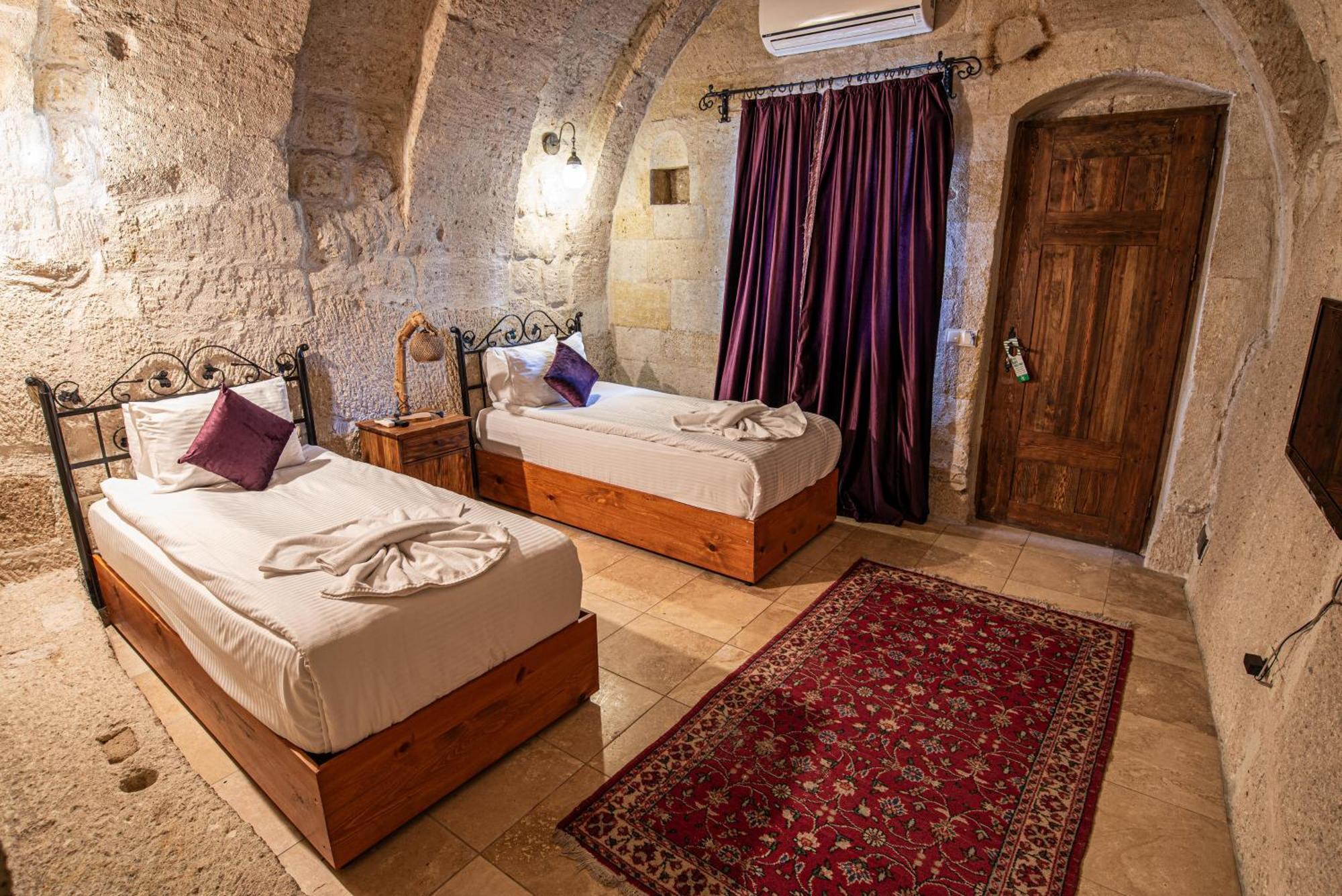 Elegance Cave & Restaurant Hotel 2*